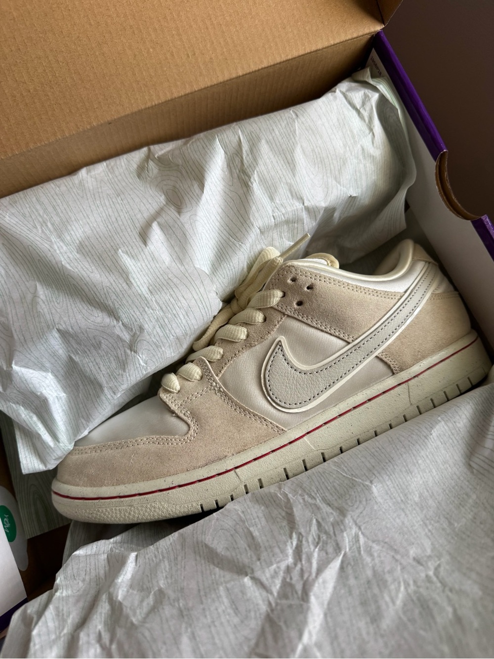 Nike SB Dunk Low
City of Love Light Bone